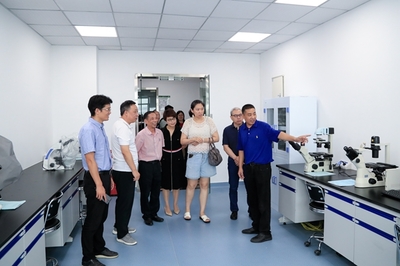 農(nóng)業(yè)農(nóng)村部人力資源開發(fā)中心處長何兵存一行來校調(diào)研(圖)